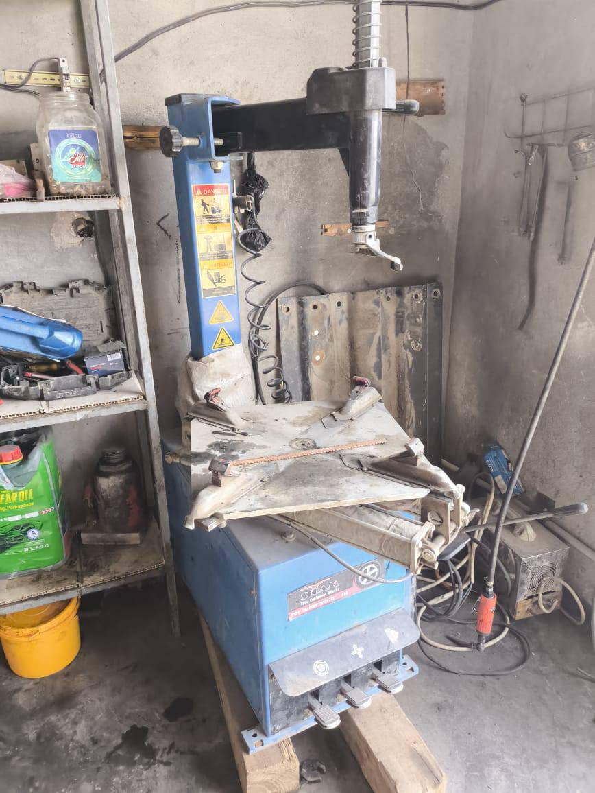 يوجد خالعه مع بطل هواء  للبيع
ارقم   ***********
