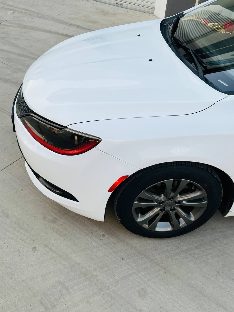 سلام عليكم      للبيع
C200 
موديل 2015  
ضرر قطعتين و نص بدون دواخل و
بدون شواصي 
سياره ماشية 127 فقط 
مكينا 2400 المرغوب ( شرط لا صرف ولا نفخ )
كير ماوس 9 نمر ✈️ ( شرط )
سايد بريك كهربائي 
طخم امامي خلفي 
كلو جديد 🆕 
طخم تايرات بل نايلون 
تبريد ثلج ❄️ 
لايت زينون اصلي 
بصمة تشغيل 
بصمة بل ابواب 
مسويلها ادامه قبل اسبوع سياره جهازه ما تصرف عليها ربع مكان سياره موصل حي تأميم فرع المحطة مكتب الاسطورة تفاصيل اكثر الاتصال 👈 ***********
