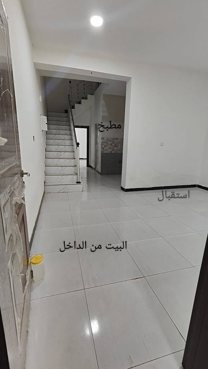 بيت 100 متر للإيجار
بيت 100 متر للإجار مجمع المختار في الكوفة بداية  شارع المعمل يبعد 5دقايق عن مسجد الكوفة ,
بيت بناء جديد و نظيف جدا يتكون من طابقين 
الاول:- صحيات ثنين داخلية و خارجية واستقبال ومطبخ و غرفة 4×5 
الطابق الثاني:- مساحة صغيرة و سطح 
المجمع بيه حراسة وكامرات  مراقبة وكامل من ناحية الخدمات  والناس البيه  طيبة ومثقفة 
قريب على  المجمع مدارس اعدادية ومتوسطة بنات 
بوقت الصيف خط المولد ذهبي 
ايجارة 325 قفل  
و 20 الف دينار شهريا للحراسة والنفايات
للاستفسار اتصال بالرقم ***********
