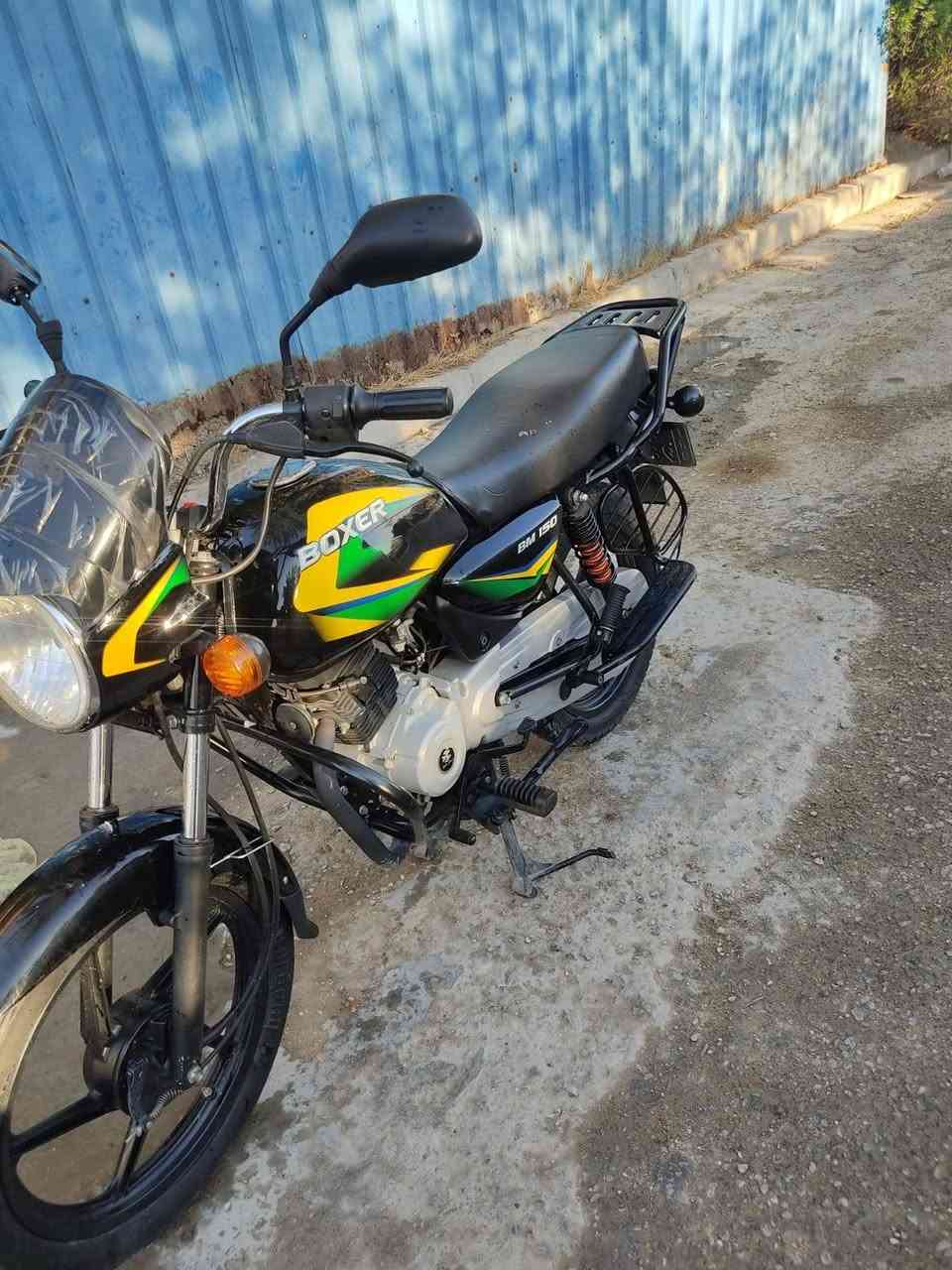 السلام عليكم ..
دراجه بوكسر كلاسك موديل 23 جديده كفاله عامه رقم ديالى مشروع وطني وبأسمي دراجه استخدام شخصي فقط 
متواجد واتساب وخط
الهاتف: ***********
