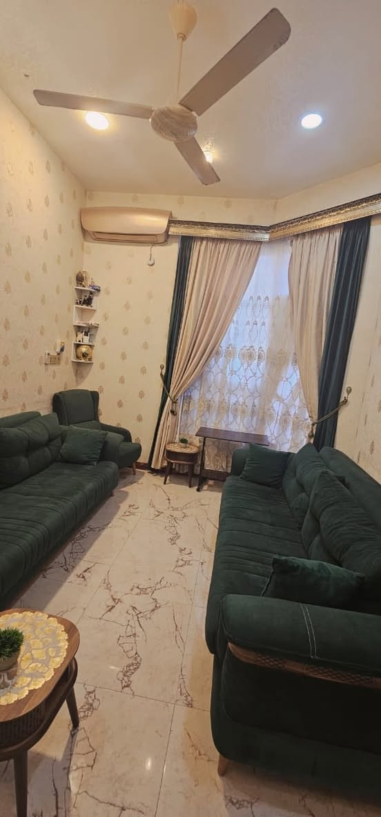 دار للبيع 
حي الجامعة 
100م مربع ركن 
طابقين جديد 
الأرضي غرفة نوم وصالة واستقبال ومطبخ وحمام 
الثاني ثلاث غرف نوم وصالة وحمام 
مسلح بناء درجة اولى 
للاستفسار 
***********
***********
مكتب أملأك للعقار العروبة شارع المتحف
