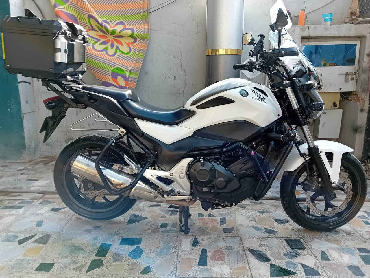 السلام عليكم دراجه موديل 2014 انسي 700 للبيع دراجه جديده بدون رقم  مكاني بغداد السعر 24 ***********
