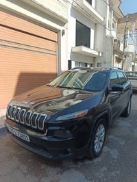 شيروكي ليميتد • ٣.٢ V6 • ١٦٨٠٠٠ كم