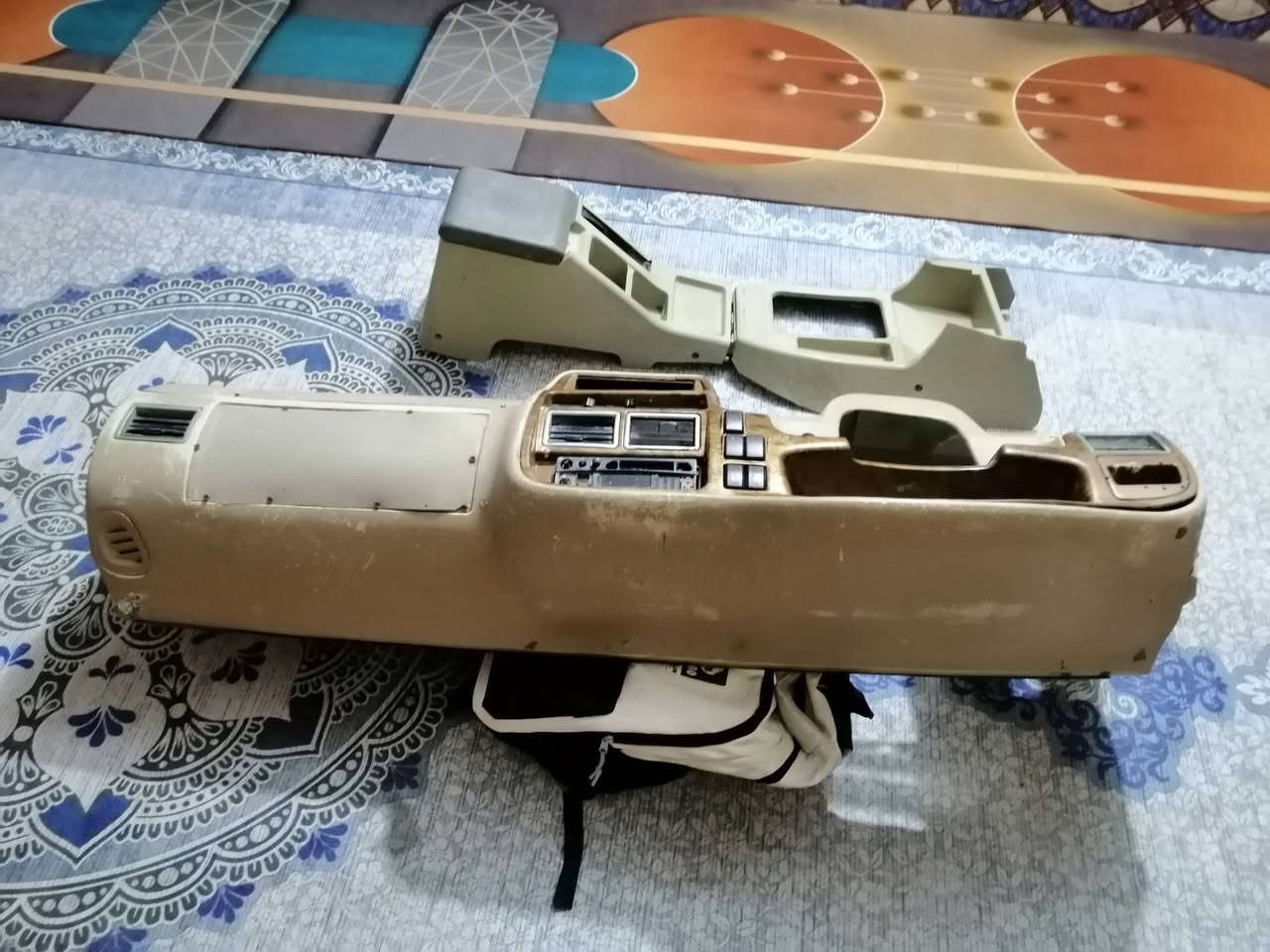 سلام عليكم غراض سياره كنو 2007 تفصيخ دشبول /ب75 حصان ب35 /تقليفه ب80 /بنيد ب60 /بطاين بيبان /ب50 /المكان ذي قار  رقم ***********؟***********
