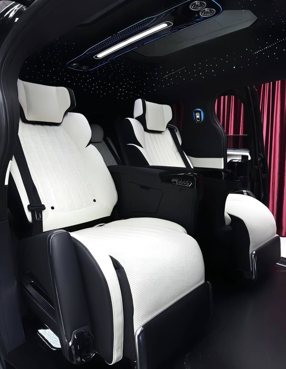 2026 Toyota Sienna High-Roof Ultra-Luxury Configuration with Dual Sunroofs.
Export of high-end custom interior kits.


**إذا كنت صاحب هذا الإعلان وتريد حذفه لأي سبب، رجاءا أرسل رسالة إلى الدعم الفني**