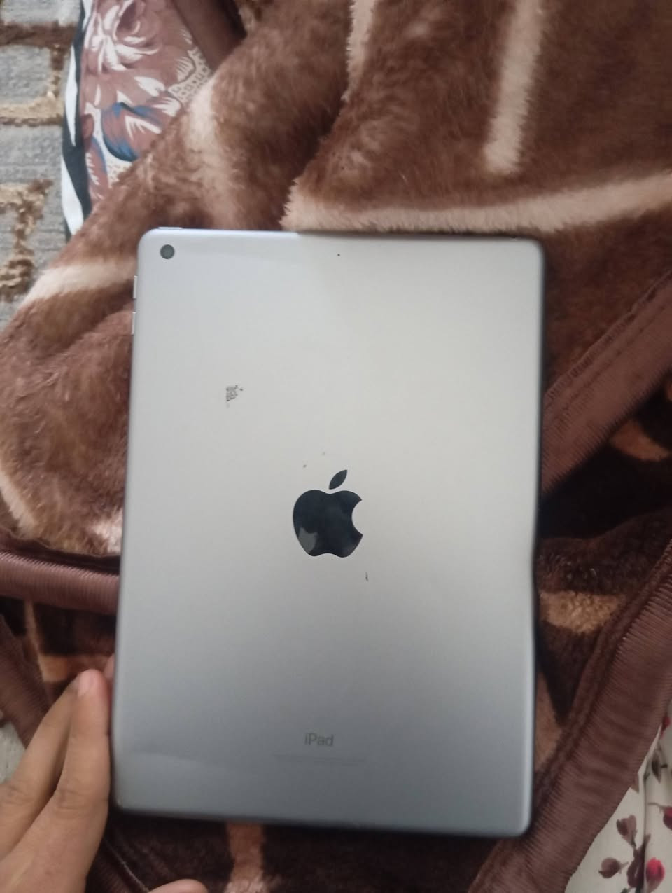 سلام عليكم ايباد 6لبيع او مراوس يشغل 60فريم ***********
