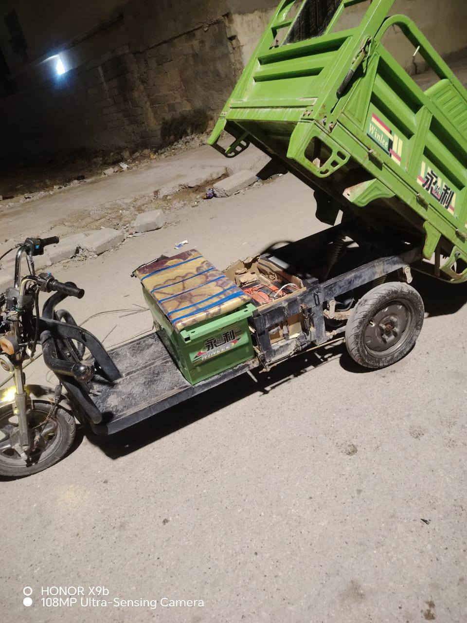 السلام عليكم
طرطورة شحن للبيع باتريات تقره كلها ٩ السعر ٥٥٠ الف 
الاتصال على هذا الرقم ***********
