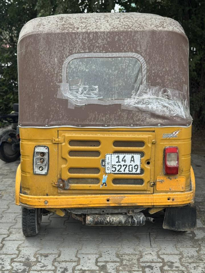 تكتك باجاج للبيع موديل 2020 تكتك نضيفة و حلوة بيهة ملاحضات مذكورة بل صورة التكتك باسمي سنوية مكينة جديدة بل كارتون كهربائيات شغالة بس الايتات الخلفي عطلانة السعر 7ملايين وبيهة مجال مكاني البصرة متواجد واتساب و ماسنجر رقم تلفوني ***********
