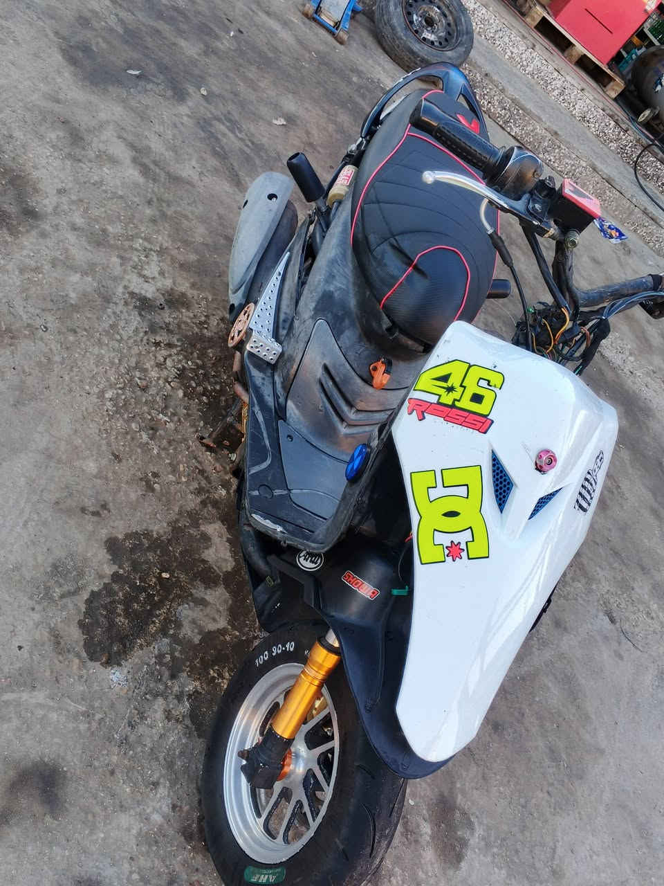 سلام عليكم دراجة ماكس عدله دراجة نضيفه تخبل سلف هندر الدراجه تريد كامله تريد مال لعب بيه تزويد خير من الله كله اصلي بي جم قطعه تجاري فقط بجم مال 4اصلي التزويد واضح كدامك السعر (900 وبيه مجال بصيط) شباب اكرر شوف الصور وتصل ***********
