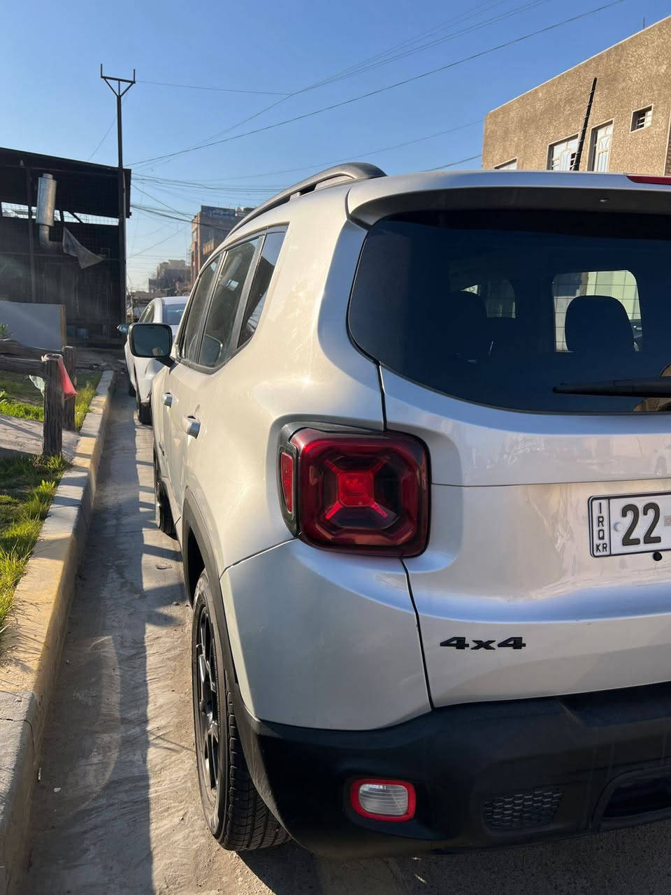 سلام عليكم للبيع جيب رنكد موديل 19 سياره جديده بمعنى الكلمه وارد امريكي حادثها جاملغ الايمن والجاملغ الخلفي بارد فقط مكفوله من الزلغ السياره رقم اربيل تحويل ثاني يوم السياره فووول مواصفات محرك كير كفاله تخم تاير جديد تبريد تدفئه بالباكيت كامله على اخر حبايه السياره معروضه ب115 وبيها مجال مكانها بغداد حي القاهره للاستفسار الاتصال  ***********
