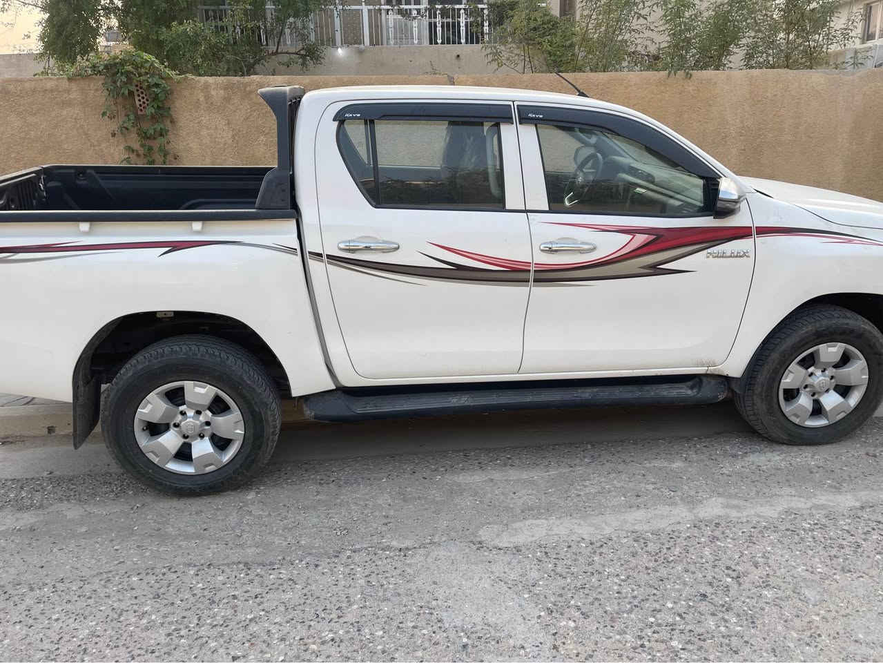 تيوتا هايلوكس بي كب 23 رقمها بصره محرك جديد كاز أوتوماتيك فور ويل السعر 330 وبيه مجال *********** البصرة, العراق
