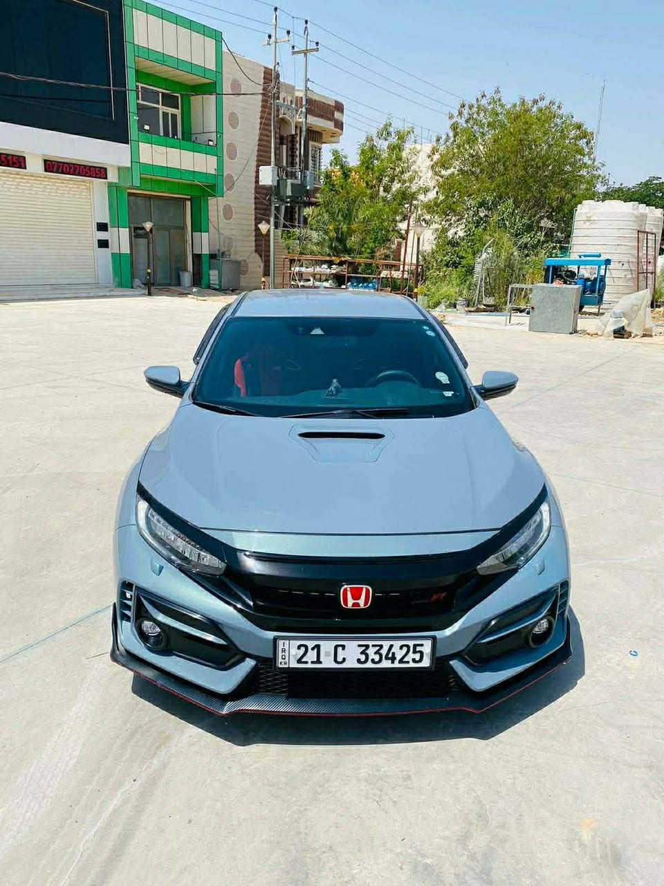 � الموديل: Honda Civic Type R
⚙️ المحرك: 4 سلندر 2.0 Turbo VTEC
🔥 القوة: تقريباً 306 حصان
🕹️ القير: عادي (6 سرعات)
🚀 دفع أمامي مع LSD
🏁 نظام قيادة رياضي + وضعية +R
🛑 بريكات Brembo أصلية
💺 داخلية رياضية Recaro (قماش أحمر وأسود)
📱 شاشة وسطية + بلوتوث + كاميرا خلفية
❄️ تبريد قوي
🎯 نظام Traction + Stability Control
🎵 ستيرنغ مالتي فنكشن
🛞 ويلات رياضية
💨 ثلاث مخارج عادم (Type R الأصلي)
✨ جناح خلفي سبور
📍
29000$ وبيها مجال للشراي
 لوحة سليمانيه
*********** بغداد, العراق
