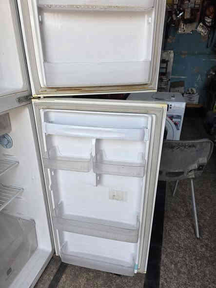 السلام عليكم ثلاجه بخاريه سامسونك وظع شركه شحن غاز فقط شرط النظافه والضمان  سعر ٢٥٠ الف
***********
