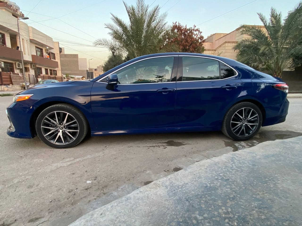 السلام عليكم 
كامري XLE 2024 هايبرد فول مواصفات
خمس كامرات
حساسات امامي خلفي
رادارات امامي جانبي
توقف ذاتي
داتا شو
لايت عدسه متحركه 
فتحه 
بصمه
كشنات تدفئه تبريد جلد
وضعيات قياده 
شاشه جبيره
وباقي المواصفات
محرك2500 هايبرد
ماشيه ٥٢ الف دخول جديد
بدون ايرباك بدون تبديل
السياره بدون صبغ فقط بارد وتكحيل بسيط
مكانها اليرموك 
السعر ٢١٧
***********
