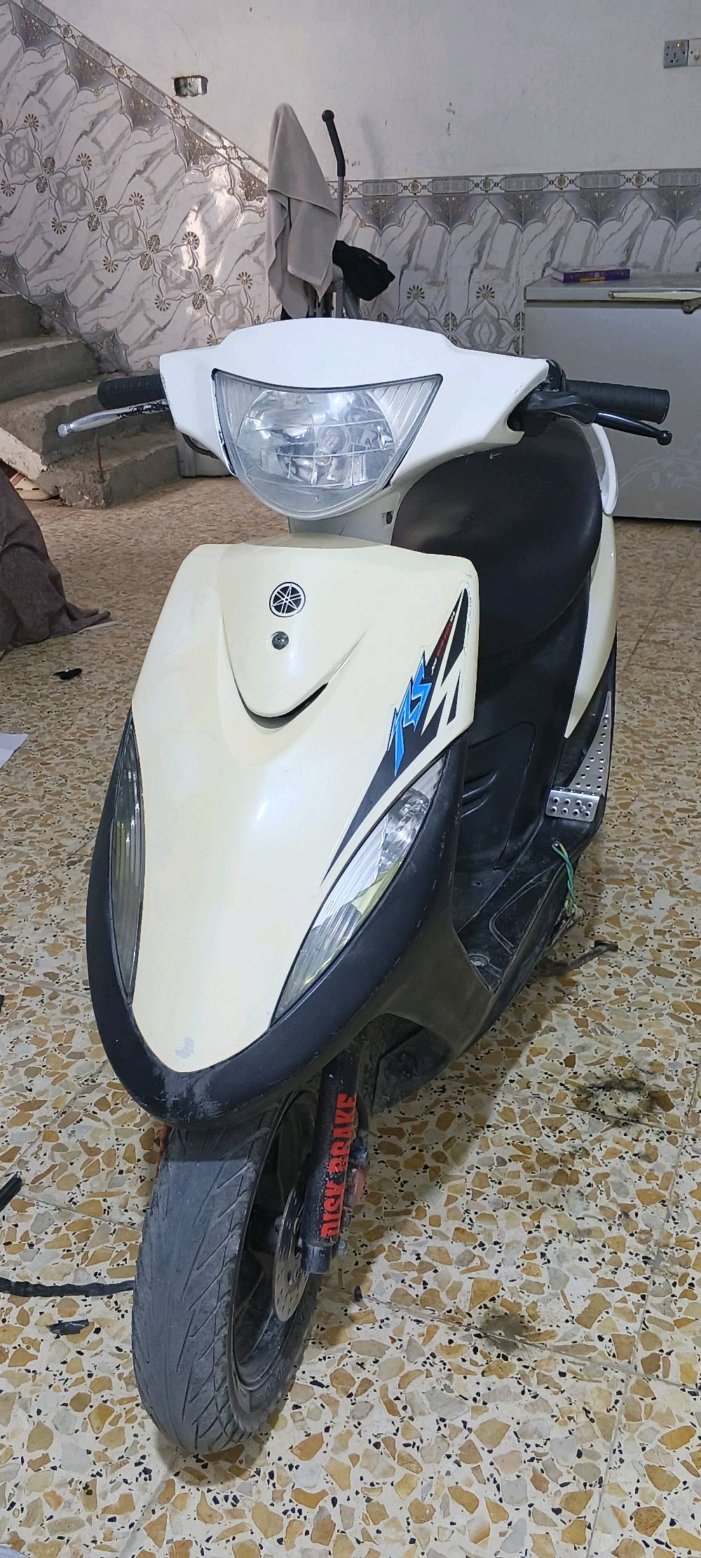 ماكس عدلة للبيع بيها تبخير وهيه بارده بس من تحمه يروح ونقوصات بسيطه السعر 750 العنوان قضاء المدينه للتواصل ***********