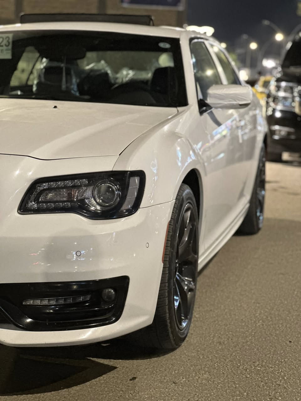 كرايسلر  اوباما 300S   (ألشايب👨🏻‍🦳⚜️)
الموديل :2023  . (خليجي) . 
العداد : ٥٥ الاف mi   . ) .
(سياره وكاله هارلم ام ضمان 📍)
المحرك : V6 . 3.6L . 
الضمان : 3 سنوات او 60 الف كيلو متر . 
مرقم اربيل  كامل بسمي تحويل ثاني يوم 
(السياره مكفوله كفاله عامه )
سياره جديده بعده اخت زيرو بمعنى الكلمه 
الموصفات 
 فول الفول 1/1 
المواصفات :
ردار امامي 
ردار جانبي 
* الواجهة الأمامية SRT. 
* پانوراما . 
* رادار مع مانع تصادم . 
* نقطة عمياء . 
* حساسات امامية . 
* مصابيح امامية زنون مع LED . 
* ويل قياس 20 أنج . 
* حساسات خلفية . 
* شاشه كبيرة مع نظام ملاحة نفكيشن GPS .
* سستم صوت الپاين مع سماعات بريميوم .
* مقصورة الركاب من الجلد الفاخر .  
* مقاعد أمامية كهربائية عدد 2 . 
* ذاكرة لحفظ وضعيات الجلوس (ميموري) . 
* مقاعد أمامية تبريد وتدفئة . 
* مقاعد خلفية تدفئة . 
* تشغيل عن بعد . 
* ستيرن كهربائي . 
* تدفئة ستيرن . 
* محدد سرعة . 
* تلفون بلوتوث . 
* كاميرا خلفية .
* مرايا متحسسة للاضاءة العالية .
* كير شفتر بالستيرن . 
* دخول ذكي (بصمة) .()
(للاستفسار اكثر***********)
(مكاني حلة  ) 
بيع فقط
