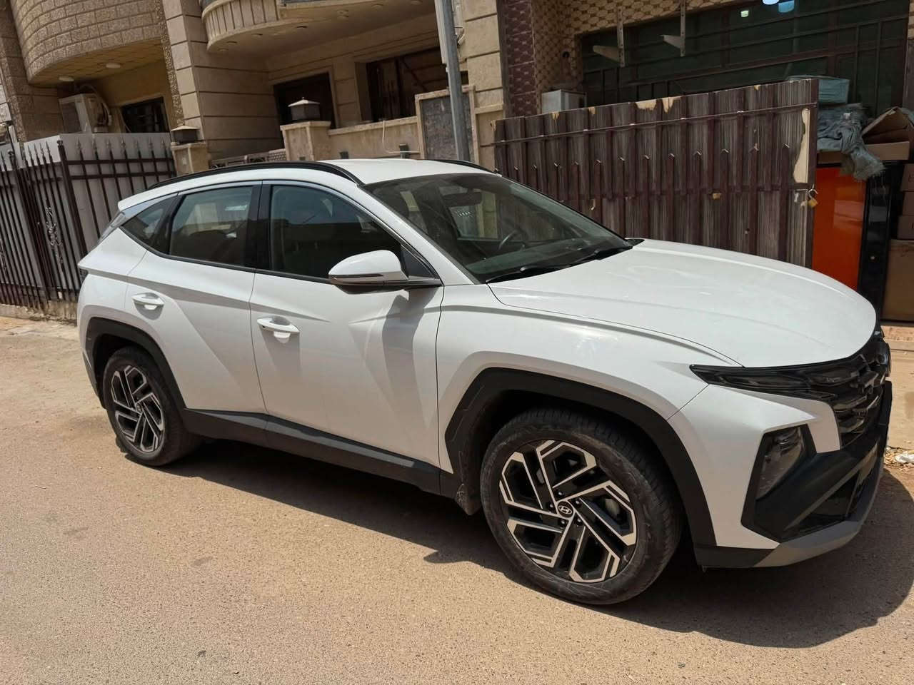 للبيع Hyundai-Tucson-2025
اللون/ ابيض

سيارة رقم اربيل - ماشية 18 الف كيلومتر

وارد خليجي 

سيارة نظيفة جداً وبحالة ممتازة 

مواصفات / محرك اقتصادي وقوي 

شاشة حديثة متعددة الوظائف - كاميرا وحساسات

تشغيل بصمة وستارت - إضاءة LED كاملة

جنوط وكالة - مرايا كهربائية -صندوك كهربائي تكييف ممتاز قطعتين

    

كراسي كهرباء

داخلية نظيفة جدا ومغلفة -ارضيات بعدهن بجيس

العنوان بغداد 

__________________________________________

السعر 21.5وبيها مجال

للتواصل :***********
