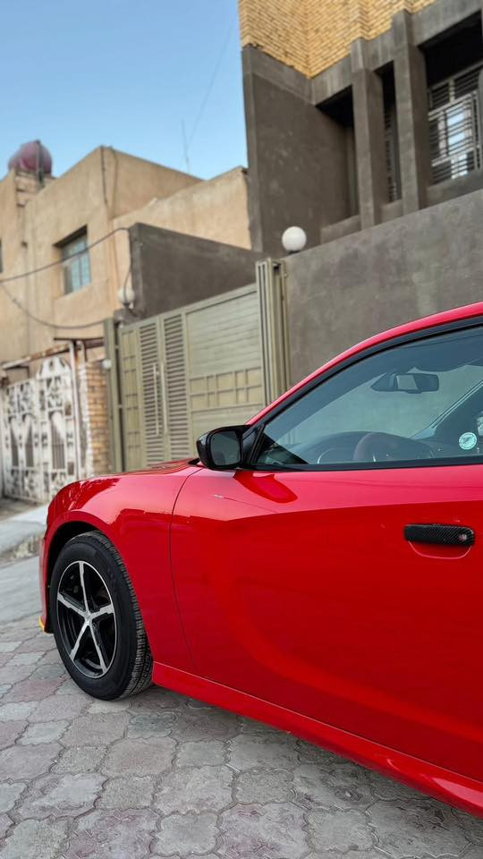 السلام عليكم دوج جارجر للبيع  2017   اصل مكينه  3600  رقم بصره الجديد   ب اسمي قبل شهر مداورهه هزه جديده سنويه ل 29  سياره حلوه ونضيفه حداديه جديده تايرات جدد  تبريد ثلج   والمواصفات والسونار مذكور بصور  مكاني ذي قار مركز  سعرهه  198 ورقه وبيهه مجال  .للاستفسار ***********
