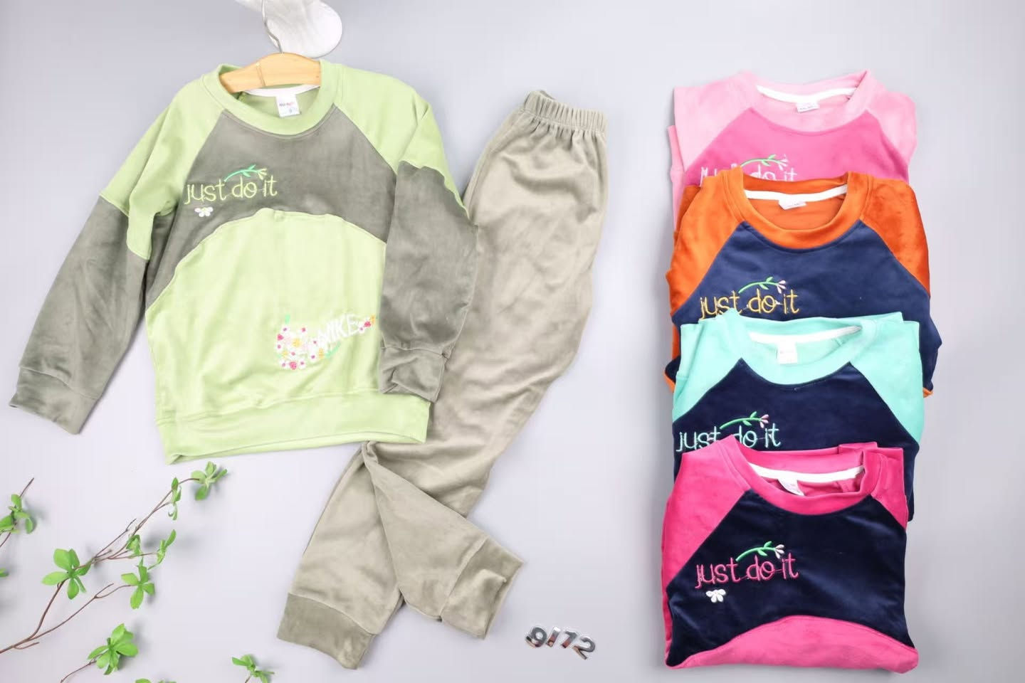 تراك ولادي بناتي قديفه
 قياس 8//12سنه 
 سعر  بعد التخفيض الدرزن 50 بدل من 55الف 
اقل طلب 3درزن 
متوفر توصيل بصرة 5 محافضات 6
للحجز عنوان ورقم  
***********
‏تابع قناة أزياء الماسة في واتساب: https://whatsapp.com/channel/0029Vb3pV2I3LdQLqTEdWW1s
