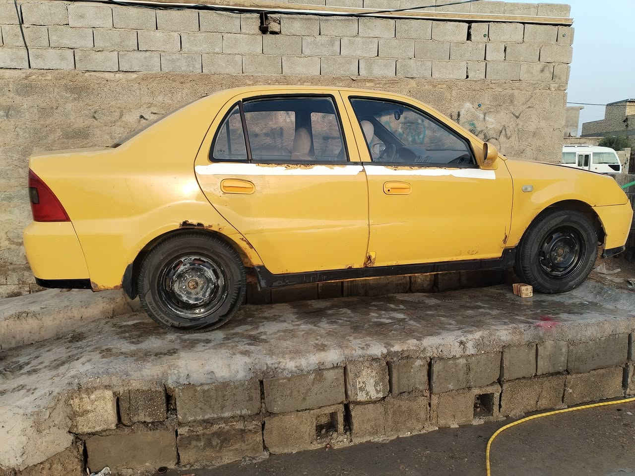 سلام عليكم سياره للبيع جيلي 2010رقم واسط احمر تحويل ثاني يوم مكينه تكص كير مكفول دواخل نضيفه سدر تعبان  والكشر شوف العين مكاني كوت ***********
