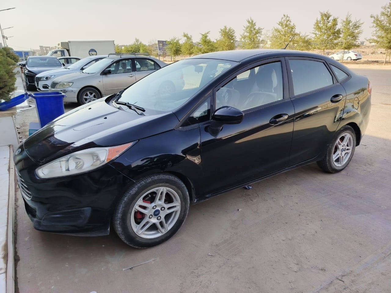 فۆرد فێستا مۆدیل 2019
دوو نیوپارچەی بۆیاخە. دووبست بۆنیدی معجونە.
جەمپێکی پشتی هەیە.  سەنەوی مانگی شەش بەسەر دەچێت. هەندێك  تەزرەی سەقفی هەیە ، شل بوونەوەی هەیە.  داوای 86 $ لێدەکەین و معاملەی تێدایە.

***********
