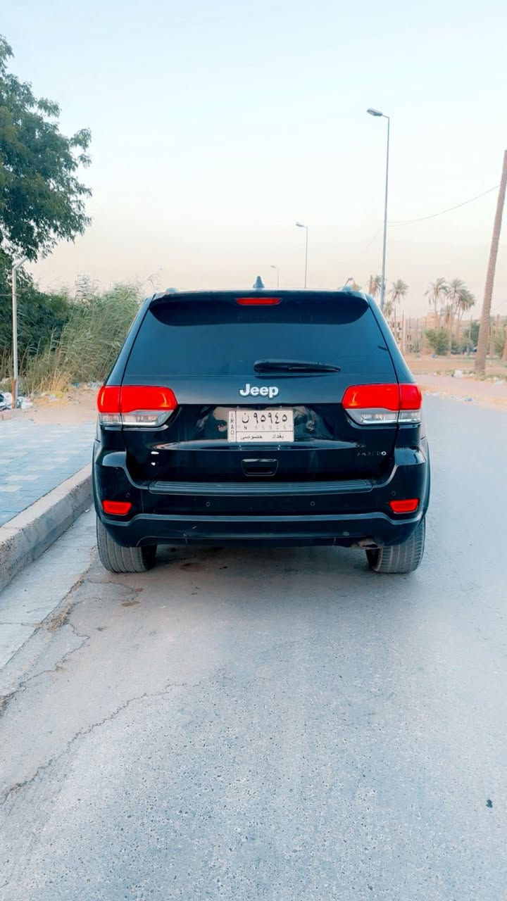 السلام عليكم للبيع و المراوس جيب لاريدو 2018 لون اسود نص فول داخل أوف وايت كشن كهرباء شاشه كامره دواره بصمه تشغيل عن بعد لد زنون بلادي حساس خلفي ورادارد الحادث قبق الصندوق مبدل نفس الون وب التحميل صار طخه ب الكصه ونصبغ على كدها صور الحادث والسونار رقم بغداد الماني تحويل مباشر السياره جاهزه وأدامه كامله نقص فقط التبريد مكان السياره بغداد الحريه *********** السعر 195 وبيه مجال
