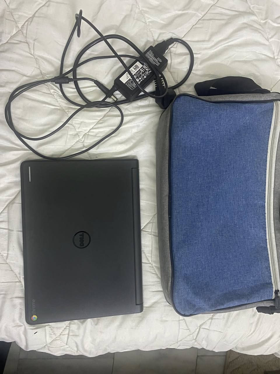 للبيع لابتوب نظيف جدا يشتغل على لمس وايضا بالكيبورد يستخدم للعاب ودراسه ومع ملحقاته شاحن وحقيبه فقط يوجد باطراف لابتوب مثل ما موضح بصوره بس ما ماثر على لابتوب وشغال جدا سعر:60 الف مكان بغداد


**إذا كنت صاحب هذا الإعلان وتريد حذفه لأي سبب، رجاءا أرسل رسالة إلى الدعم الفني**