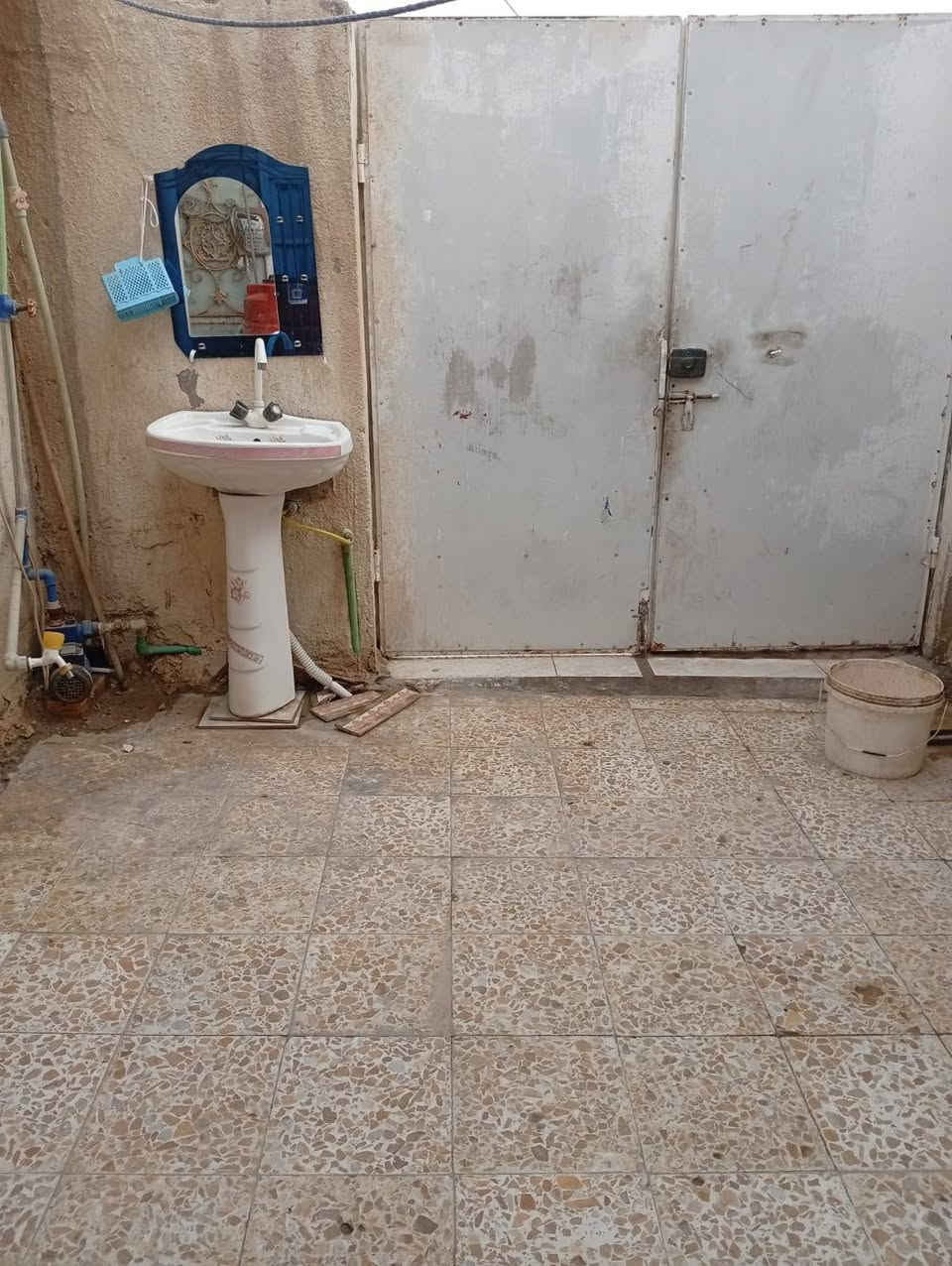 🏠 بيت للبيع – فرصة مميزة 🏠
📐 المساحة: ١٠٠ متر
صاله 
إستقبال
غرفه 
حمام 
وترك 
وصحيات برة 
طابق واحد 
لايوجد بي درج
📍 الموقع: العوفية – محافظة ميسان
📄 السند: موجود (طابو)
بيت مناسب للسكن العائلي
منطقة هادئة وقريبة من الخدمات
البيع جاد والسعر مناسب
📞 للاستفسار والسعر التواصل خاص


**إذا كنت صاحب هذا الإعلان وتريد حذفه لأي سبب، رجاءا أرسل رسالة إلى الدعم الفني**