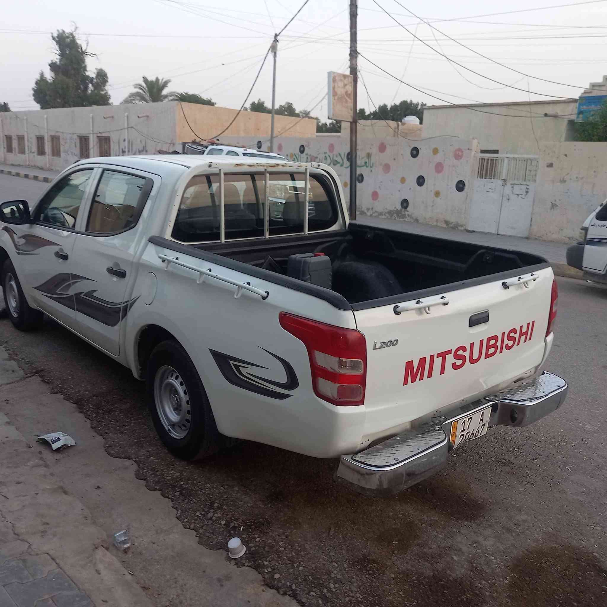 سلام عليكم بيكم ميتسوبيشي موديل ٢٠١٧بانزين كفالة عامه سياره رقم جديد هزه جديده باسمي مكان واسط ***********

