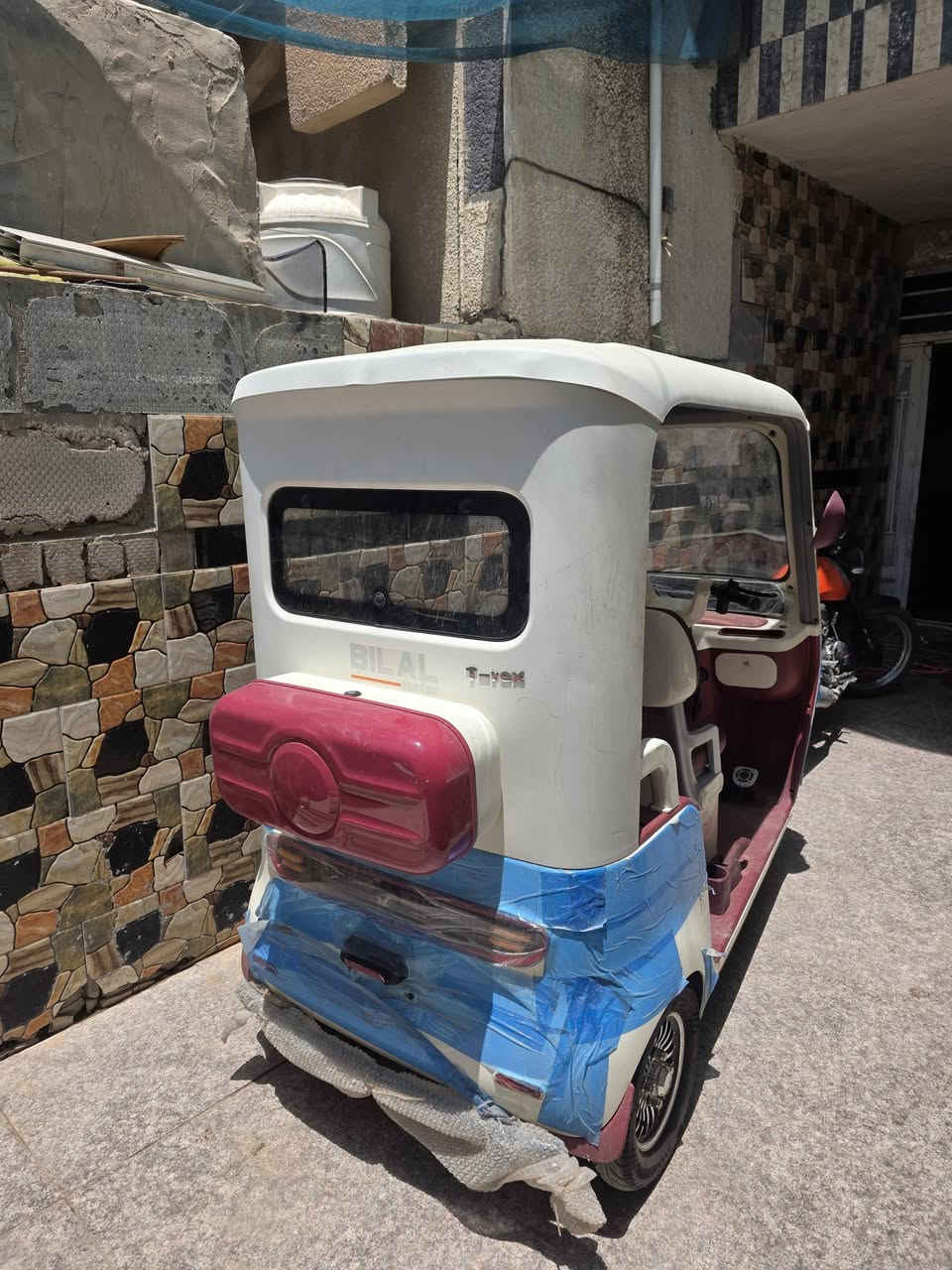 سلام عليكم دراجه ثلاثيه شحن للبيع جديده استخدام يومين فقط اشتريته للحجي وما عرف اله جديده شوفه عينكم اخذته بمليون و750 للبيع السعر 1400
مكانه كربلاء رقم التليفون ***********
