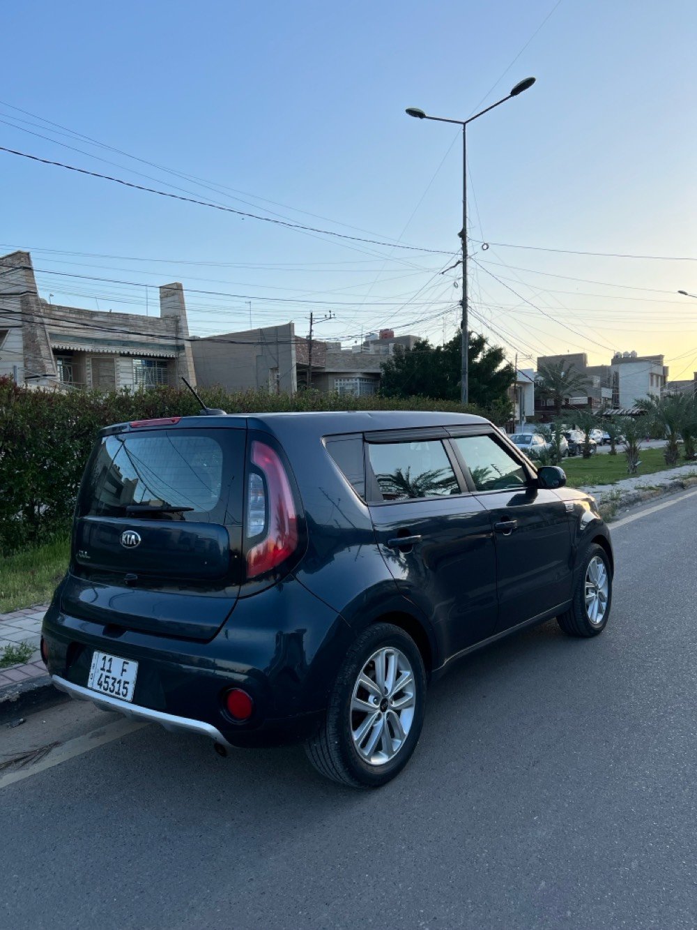 كيا سول موديل 2018 وارد امريكي
اللون كحلي 
رقم بغداد باسمي ماشيه 86 الف 
محرك 2000 gdi وكير at
*السياره مكفوله كفاله عامه من الصبغ والتبديل والايرباك
فقط بارد بسيط جداً في الباب
*مواصفاته بصمه شاشه كبيره لمس مع كامره
سماعات ماركة هارمن كاردن لايت زنون حساس اطارات تحكم ستيرن مثبت سرعه وبعد بيه مواصفات
صدرهه جديد تخم تاير ياباني جديد
السياره نظيفه جداً وبلعافيه علتصير من نصيبه 
مابيه اي نقص ربع متصرف عليه  
سعرهه 123 ورقه وبيه مجال بسيط
مكانه بغداد المنصور او حي العدل للاستفسار 
***********
***********