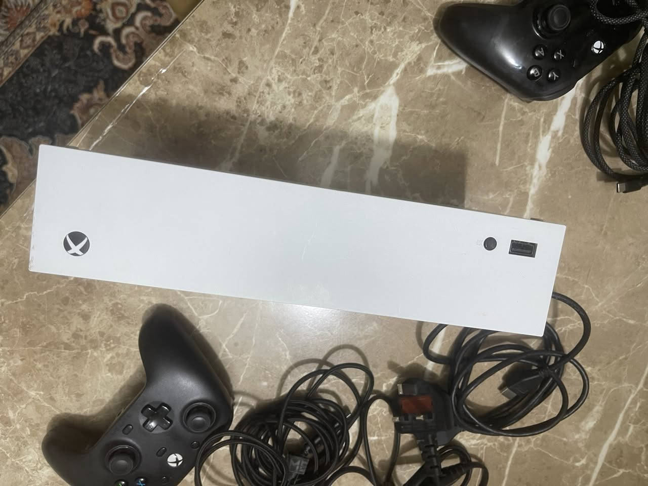 سلام عليكم اخوان سيرس اس للبيع الجهاز نضيف الله شاهد وعلى ايدي كامل ملحقاته ويدات ثنين احترافية ويا كيم باس شهرين السعر ٣٧٠ وبي مجال بسيط العنوان بغداد الرصافه *********** واتساب
