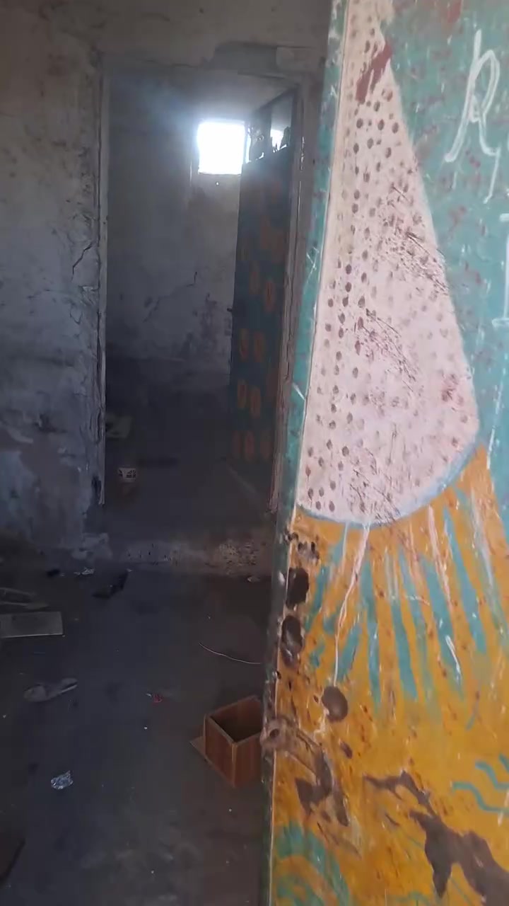 بيت للبيع تجاوز في الهيكل مقابل بانزينخانه.المواصلات.السعر ٥ ملاين ***********    كلشي قريب عليك سوق الشرطه الرابع شارع قطر الندئ المستوصف كله قريب عليك.موقع جيد.
