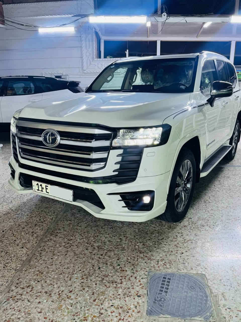 السلام عليكم
لاندكروز 2024 GX.R ساس 

رقم بغداد 

3 شاشات 

مكفولة السياره 

ماشيه 38 الف 

 مغلفه PPF 

سعرها 7 دفاتر 

بغداد شارع فلسطين 

***********
