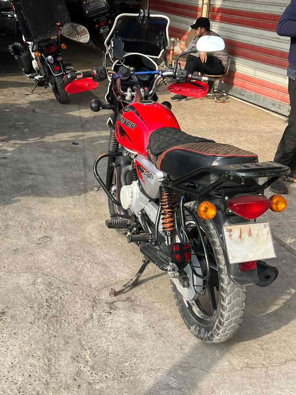 السلام عليكم بوكسر جبلي موديل 23 مرقم بغداد كفاله عامه مكينه مامحطوط عليها سبانه ماشيه 22الف  كامله مكمله بدون نواقص السعر مليونين و500 بيها مجال للطيبين مكاني بغداد السيديه ‏‪***********
