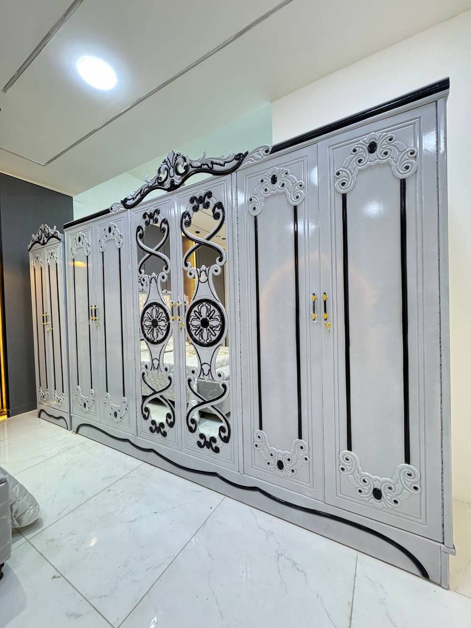 السعر // مليون وبيهه مجال 😍

🔅تفاصيل الغرفة المرمري  ....

 خارج ٤ملم ام دي اف 🔺
وداخل معاكس ٣ملم 
صبغ حراري  درجة اولى 

عدد القطع  ٧ قطع 😍
🔺1 //جرباية  قياس  ١٦٠ × ٢٠٠ 
🔺//ميز جانبي ايسر قياس ٥٠
🔺2// وميز  جانبي  قياس ٥٠
🔺3// زاوية ارتفاع مترين عرض ٨٠
🔺4// وميز بلازمه  
🔺5//وميز مراية ارتفاع مترين عرض ١٢٠
🔺6// وكنتور ٦ باب  ارتفاع مترين و١٥ طول ٣ متر و١٥

القطعه الثامنة حسب الطلب شازلون
سعرها ٥٠ الف ❤️

(توصيل مجاني مركز بغداد )
التوصيل يشمل الشد مجاني 🔥
(اطراف ٥٠)
باقي المحافضات حسب البعد
شازلون سعرها ٥٠ الف
شازلون مخزن ٧٥ الف


**إذا كنت صاحب هذا الإعلان وتريد حذفه لأي سبب، رجاءا أرسل رسالة إلى الدعم الفني**