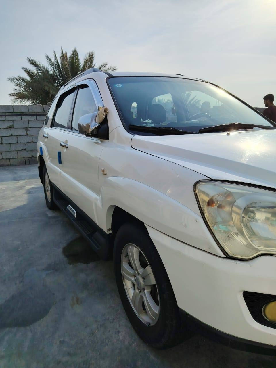 السلام علیکم من رخصة الادمن للبيع کیه سبورتج مودیل 2009
الون ابيض 
محرك كير مکفولات 
وارد كوري 
رقم بغداد انكليزي
بسمی شرط التحويل ثاني يوم 
تخم تایر جدید باتري جدید 
تبرید فول 
شاشه تاب کامرة
مكان السياره بغداد الغزاليه
***********
العسر 130 وبيها مجال
