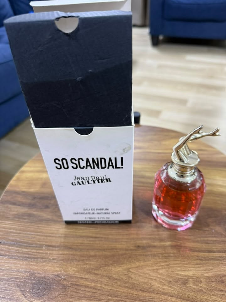 مرحبا هذي عطور اصلية غير مستخدمة اجتني هدايا كلها من الاسواق الحرة الي يعجبه هذا رقمي
***********

