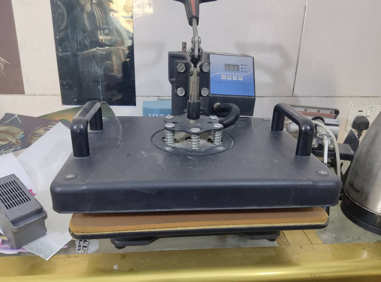 مشروع طباعة كامل طابعة ايبسون l8050 حرارية طبع على الملابس و الكفرات و القبعات و الاكواب و رقائق الألومنيوم معاها احبار و اوراق  حد الطباعة a4+ طابعة ايبسون l18050 طباعة صور و ستيكرات و بوسترات حجم الطباعةa3 plus معاها ٢بند ورق فوتو+ كاميو ٤ لقص الاستيكرات و الفينيل بجميع أنواعه معاها متر فينيل اسود وورق ستيكر + مكبس حراري ٥ ×١ للطباعة على وشاح تخرج و الملابس و قبعات التخرج و الاكواب و رقائق الألومنيوم و الكفرات 
.
.
المكبس الكاك مالته مكسور ولكن ما اله تاثير و الطابعة الa3 يرادلها تنظيف فقط السعر ١٤٥٠ وبيهم مجال


**إذا كنت صاحب هذا الإعلان وتريد حذفه لأي سبب، رجاءا أرسل رسالة إلى الدعم الفني**