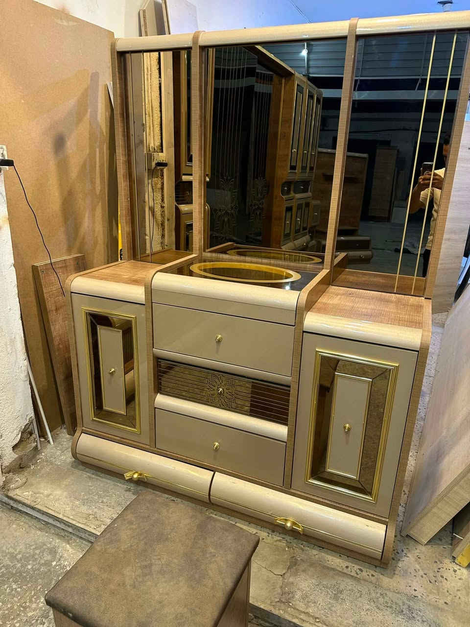 ✨ غرفة تركي  اصلي صبغ حراري  11 قطعة ✨
نظام سلايت وابواب بروفايل فاخر
سرير مخزن جك 
 ضهر بلوك
 جام برونزي 
 قماش وتر بروف أصلي
✨ نظافة 99/💯
شد ونقل مجاني داخل بغداد
توصيل للمحافظات بأسعار رمزية


**إذا كنت صاحب هذا الإعلان وتريد حذفه لأي سبب، رجاءا أرسل رسالة إلى الدعم الفني**