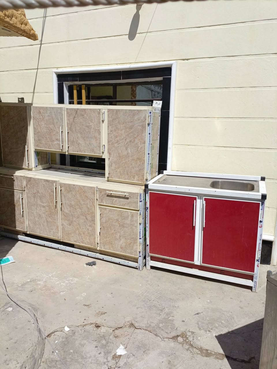 كاونترالكريمي 3قطع سعره 270  نضيف وتسكام
الابيض سعره 290  4 قطع نضيف وحطاطه  
مكان بابل لكفل ***********
