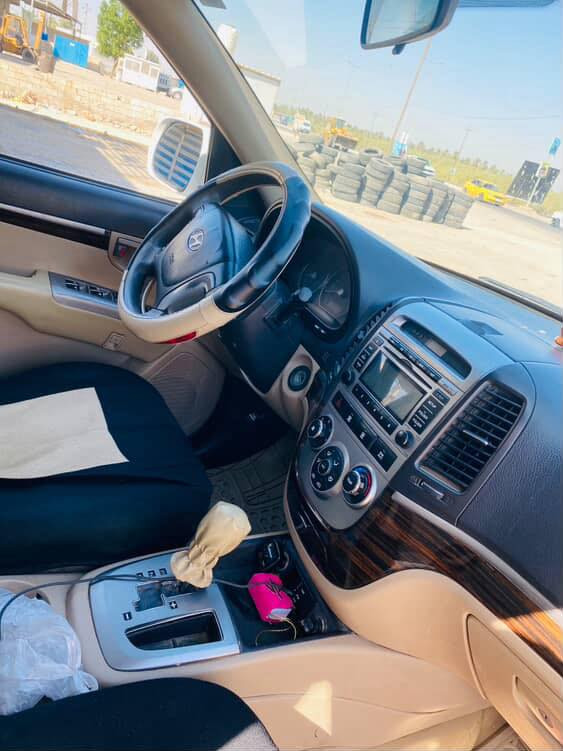 السلام عليكم ورحمة الله وبركاته 
سنتافي موديل  ١٢ رقم بغداد بأسمي رقمها جديد هنزه وسنويه كله جديد 
محرك 6 V  سبعه راكب سياره الشركه العامه مابيها اي مواصفات 
ماشيه فوك ال ٢٠٠٠  سياره خير من الله مكفوله من ضربه ومن بارد  السعر ١٥٥ وبيها مجال شي بسيط مكانها بابل / مشروع مسيب اتصل ***********
