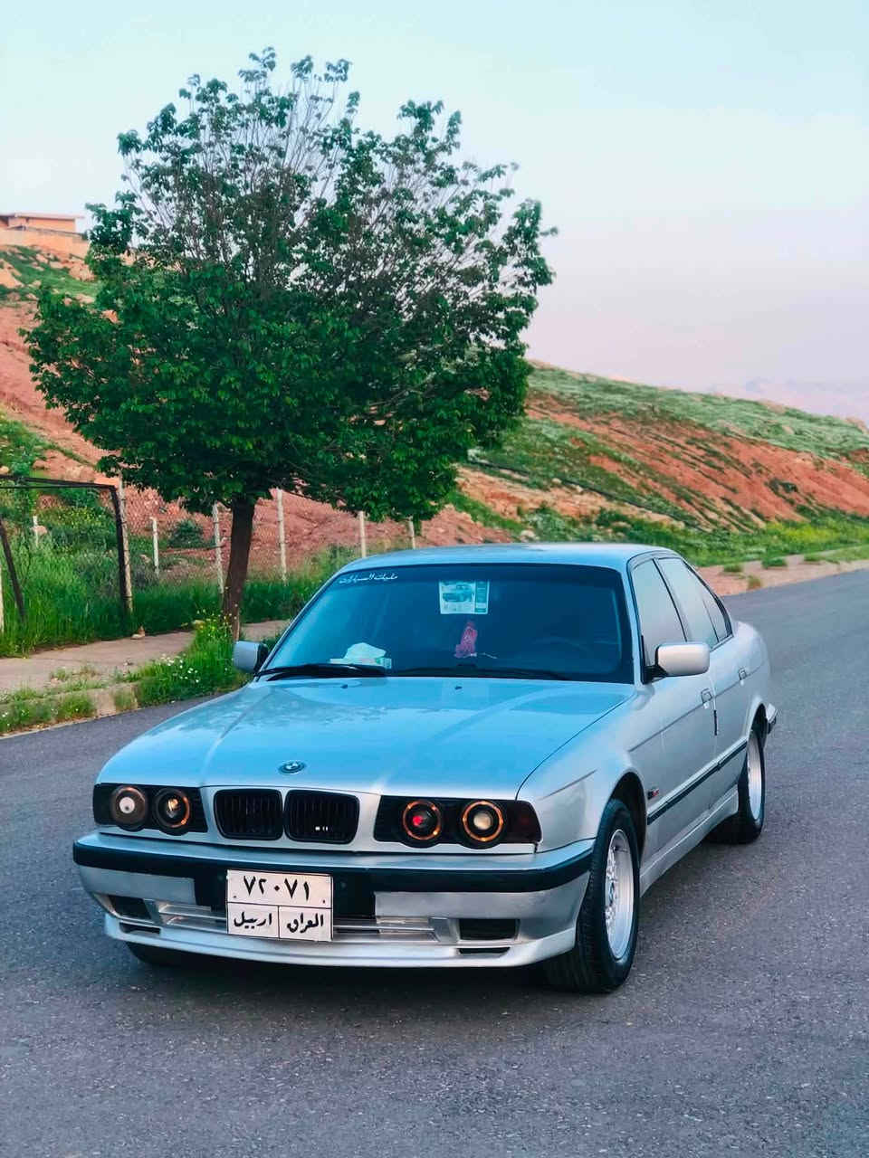 سةرةتا بة ناوي خواي گةورة BMW1993 528گير عادي سةيارةكةگير و مةكينة بةشةرت جةمبةكي بجوكي دواوةي هةية سةيارةكة سبوخ عامة سةيارةيةكي توند و تولة جوار تايةو ويلي نوي رةقةم  هةوليرة  وةكالةي بة ناوي خومانة غرامةش جي لةسةر بو  وةري دةكريةوة  تةبريد لةسةر سويج ئةوةش رةقةم تةلةفون ***********
