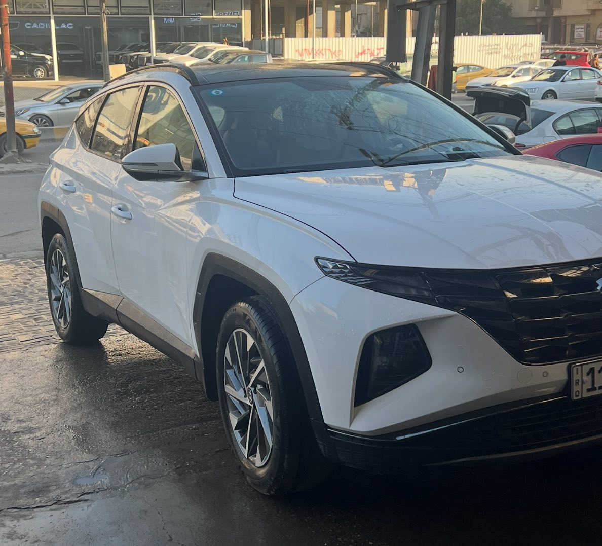 توسان 24 خليجي استلام شركة الاولى وبعدها بضمان الشركة فول الفول وبانوراما ماشية 44 الف رقم بغداد الانكليزي سنوية لغاية 2029 وهزة جديده بيها تبديل باب السايق اثر حادث ستوته وصبغ ربع باب الخلف السايق وشبر من الصندوق بدون ايرباك وكل شي مذكور بالسونار السيارة جديدة بمعنى الكلمة السعر 215 وبيها مجال بسيط حك الجيه فقط *********** واتس اب فقط 
بغداد الدوره شارع المصافي
