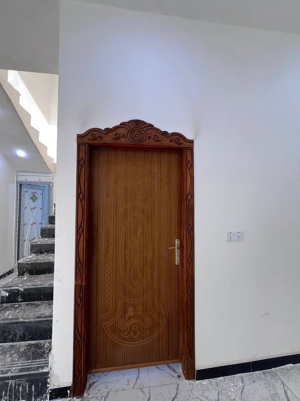 اسعد الله اوقاتكم بكل خير 🔷 
دار ساكن البيع المساحه 170متر طابو زراعي عراقي وكاله ونسخه من الطابو ◼️ 
البيت يحتوي علا 
3غرف منام 
وصاله
وديوان 
ومطبخ 
وصحيات داخلي وخارجي 🛑 ***********
البيت جديد وفارق وجاهز السكن 
تسلم البيا عند المكاتبه باقي الملاحضات ابو البيت يكملهن الك 
الموقع البصره ابو الخصيب ابو كوصره سعر البيع بلاش 75اوبي مجال 💸 الستفسار والنصال علا 
***********
