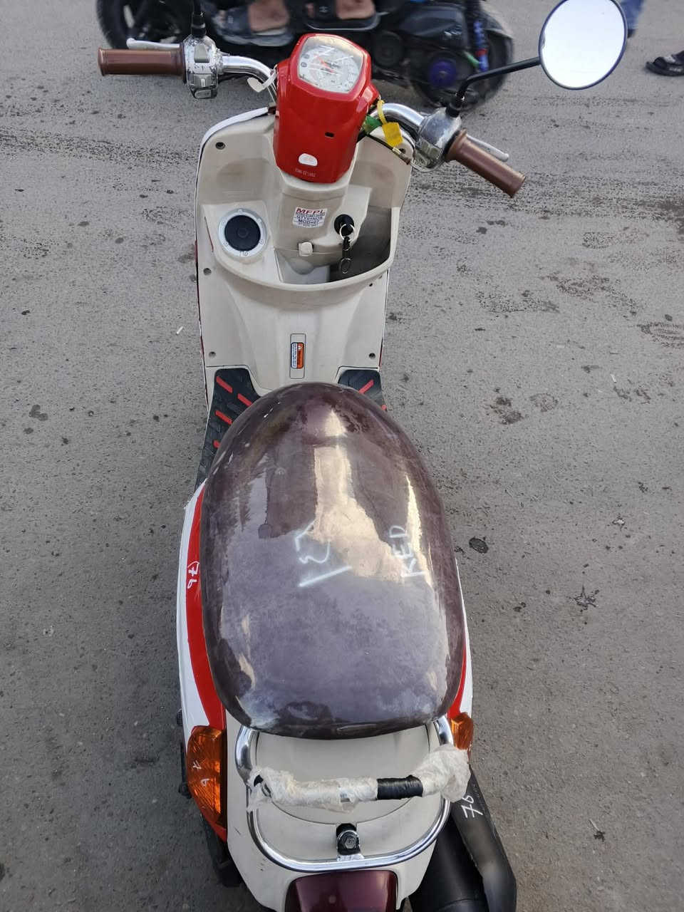 السلام عليكم شباب...؟
ماكس بوليس للبيع 
كله بلاديه 
مكينه ما مفتوحه 
لونه مميز 
شوفت عينك دراجه تخبل 
خير من الله 
كله مختمه ختم وي المكينه 
سعره 750 .....؟؟
مكاني بغداد مدينه 
اي استفسار خاص او واتساب موجود.....؟
***********......؟؟
