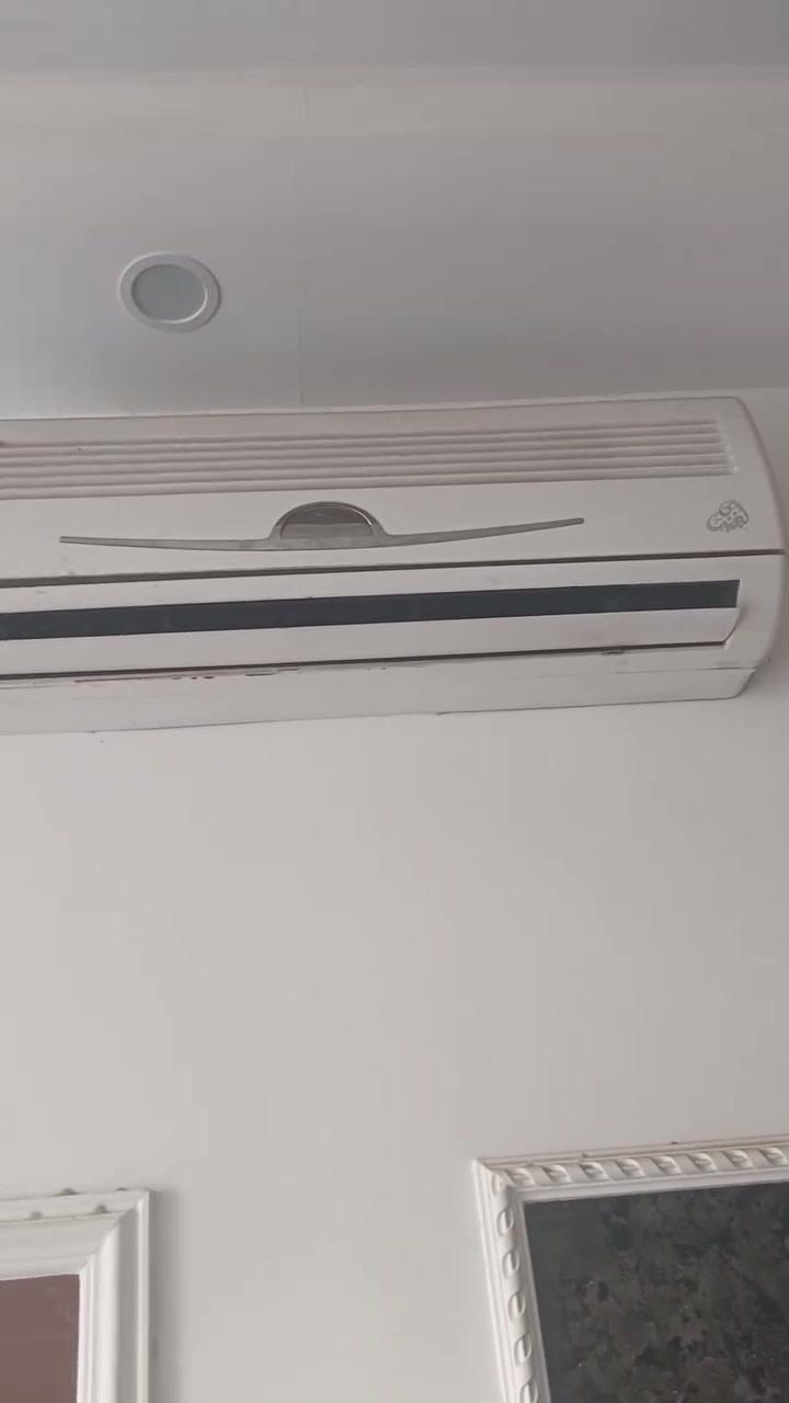 سبلت طن ونص وتخم وميز مكتبي وثلاجه للبيع مابيهن تصليح ميز جديد اي استفسار وتساب ***********
