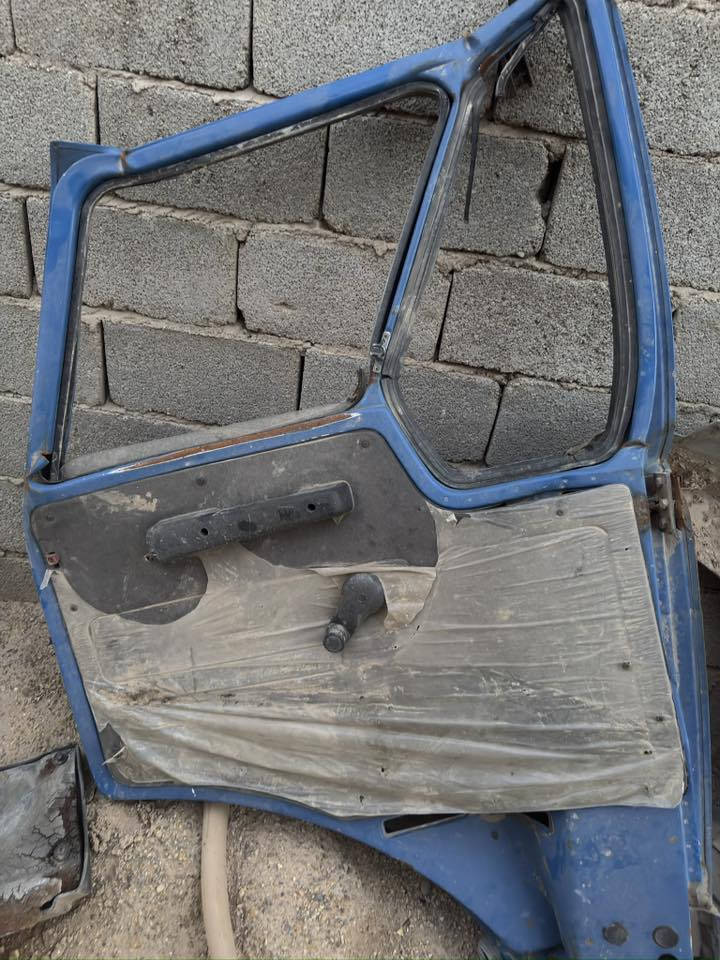 السلام عليكم قماره لكزز مديل 88 للبيع ابيعك على وضعها كوم حديد القماره على هذه وضعها الباب الثاني موجود الفتحه مال السكف موجوده الجامات الصفح موجودات وكلشي مابيهن المو شراي لا يتصل بس الشراي يتصل *********** وبخدمته  السعر ١٠ اوراق وبيها مجال
