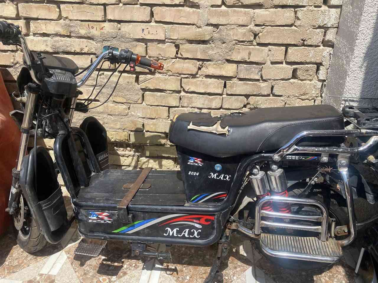 للبيع 
***********
عطلهه فقط ملف اوبطاريات مابيهه 
السعر ٢٧٥بيهه مجال حك جيه
