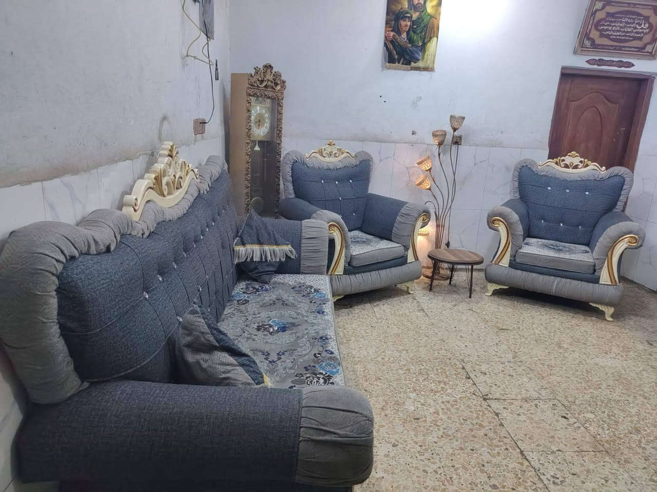 تخم ملكي مقاعد وجهين 10 مقعد نظيف  سعره 340 وبي مجال مكان البياع يوجد توصيل بكروه ب واتساب ***********
